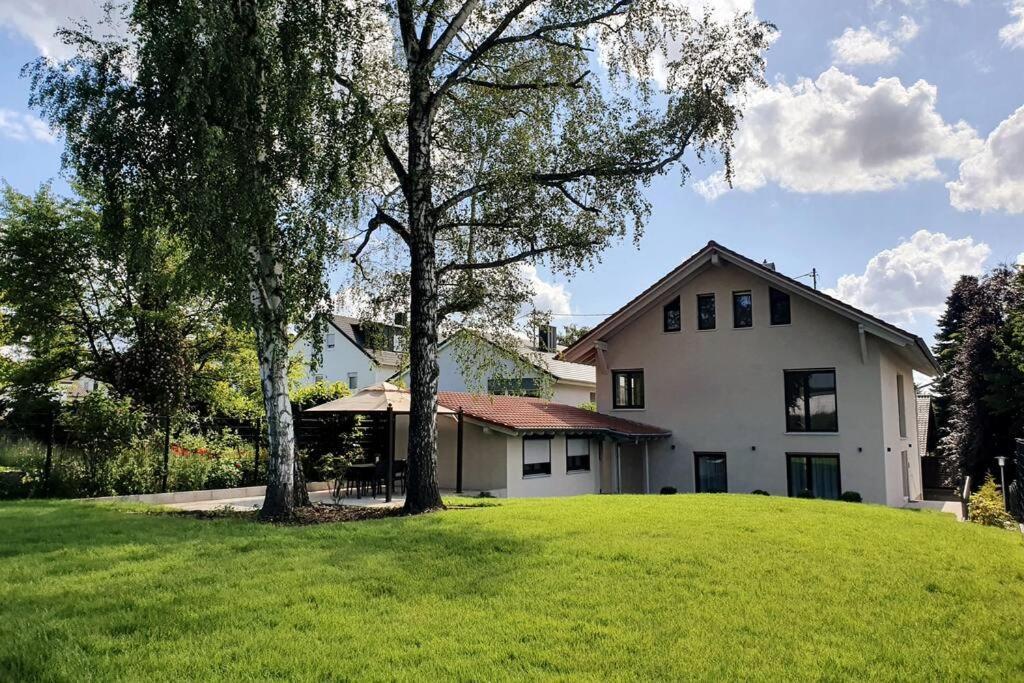 BlumenRaum - Ferienwohnung In Karlsruhe Bagian luar foto