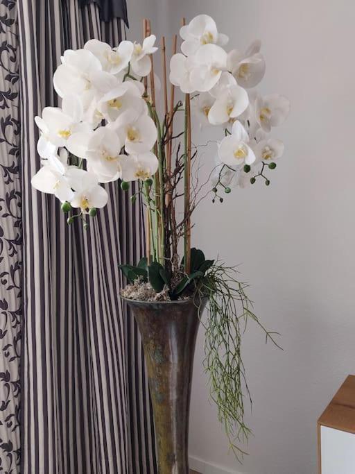 BlumenRaum - Ferienwohnung In Karlsruhe Bagian luar foto