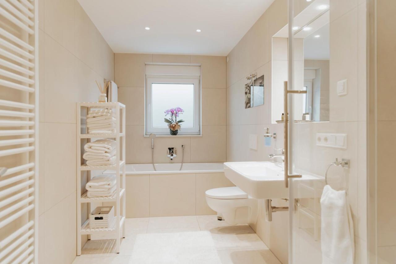 BlumenRaum - Ferienwohnung In Karlsruhe Bagian luar foto