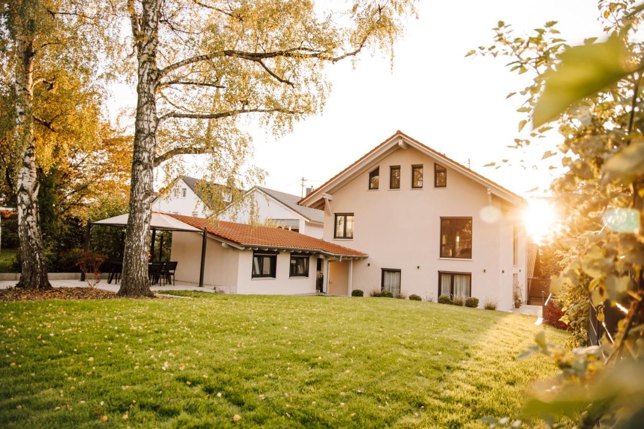 BlumenRaum - Ferienwohnung In Karlsruhe Bagian luar foto